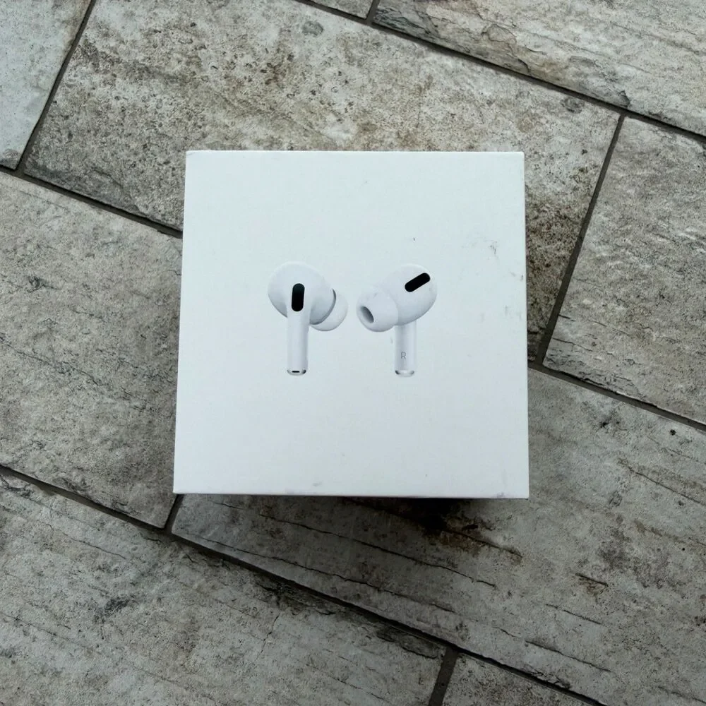 Apple AirPods Pro 1st Gen MWP22AM/A Wireless Charging Case White Earbuds